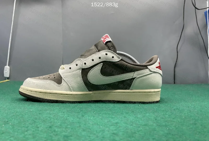 AJ1 Low Travis Scott Reverse Mocha 4