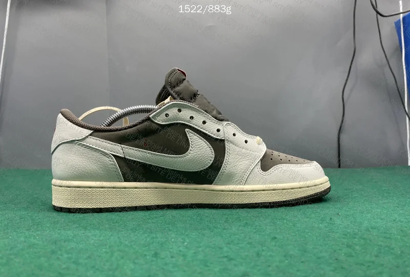 AJ1 Low Travis Scott Reverse Mocha 7