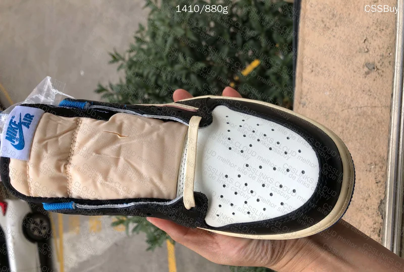 AJ1 low travis scott x fragment 3