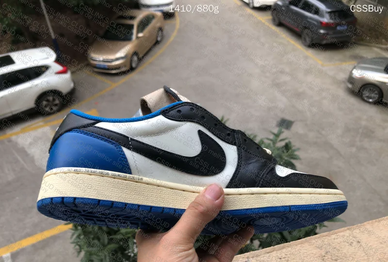 AJ1 low travis scott x fragment 5