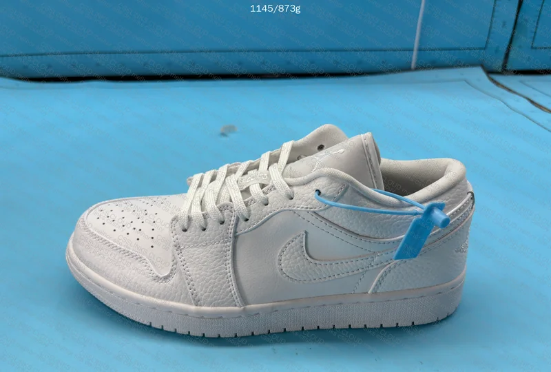 AJ1 LOW TRIPLE WHITE 3