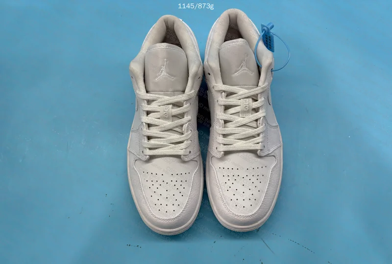 AJ1 LOW TRIPLE WHITE 4