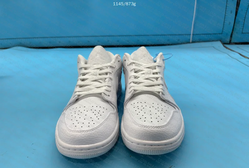 AJ1 LOW TRIPLE WHITE 6