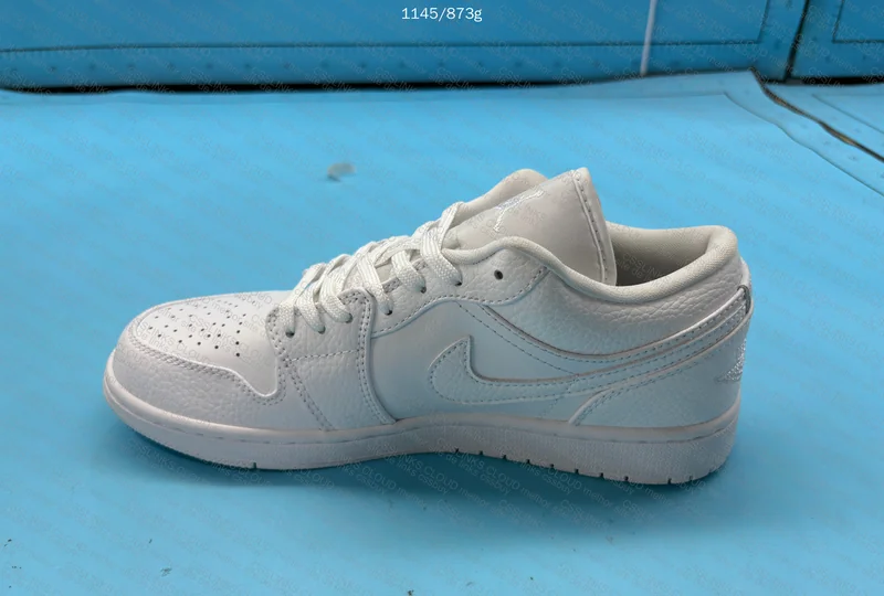 AJ1 LOW TRIPLE WHITE 7