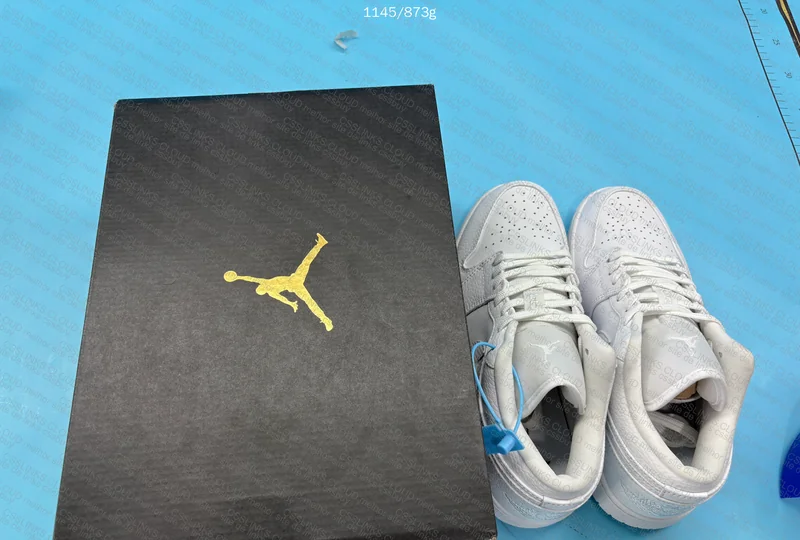 AJ1 LOW TRIPLE WHITE 8