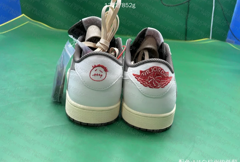 AJ1 Low x Travis “Reverse Mocha” 4