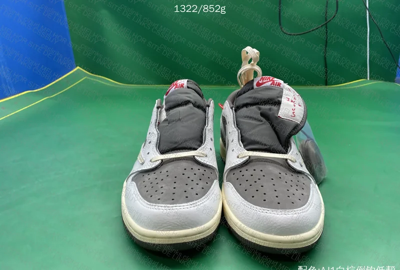 AJ1 Low x Travis “Reverse Mocha” 5