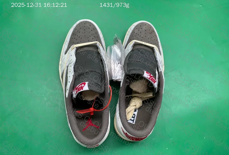 AJ1 Reverse Mocha Travis Scott