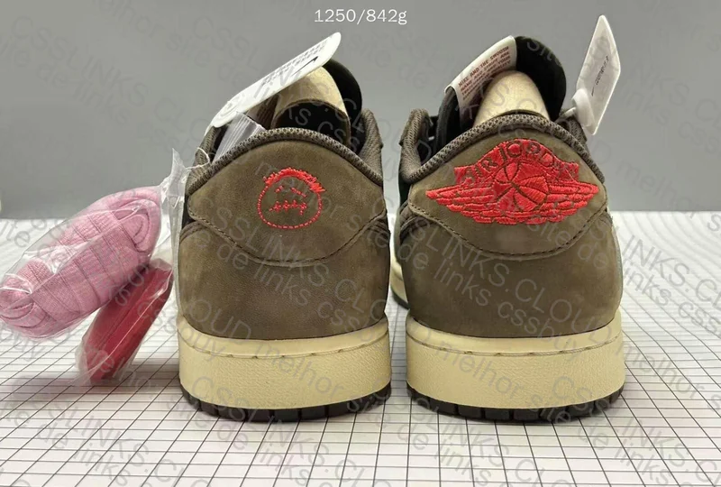 AJ1 - TRAVIS 2