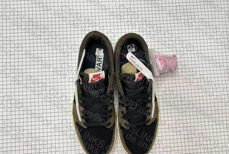 AJ1 - TRAVIS 4