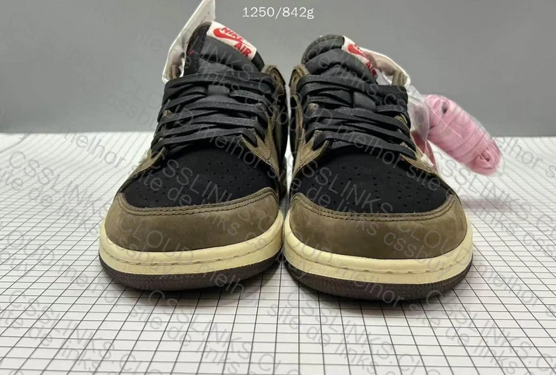 AJ1 - TRAVIS 8