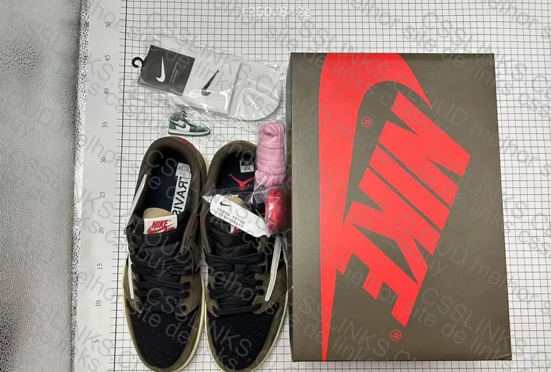 AJ1 - TRAVIS 9