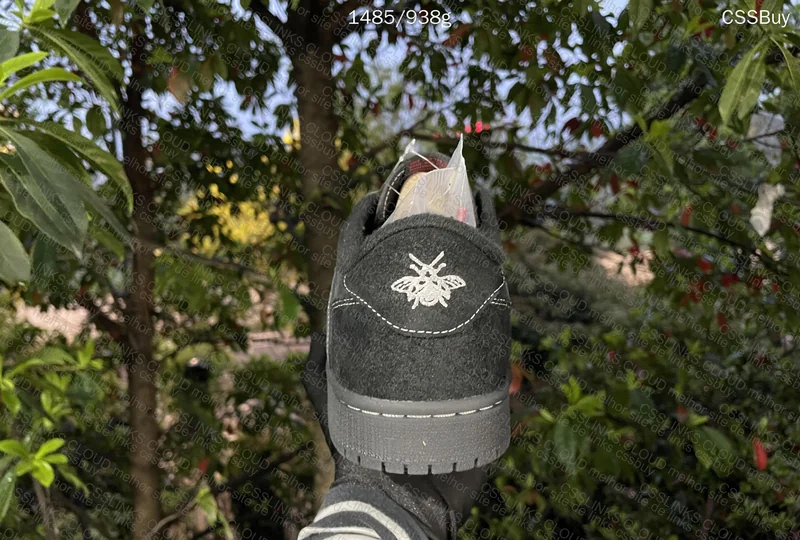 aj1 travis black phantom 4