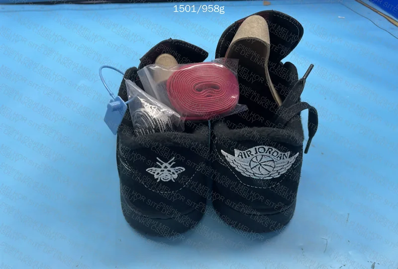 AJ1 Travis Black Phantom 4