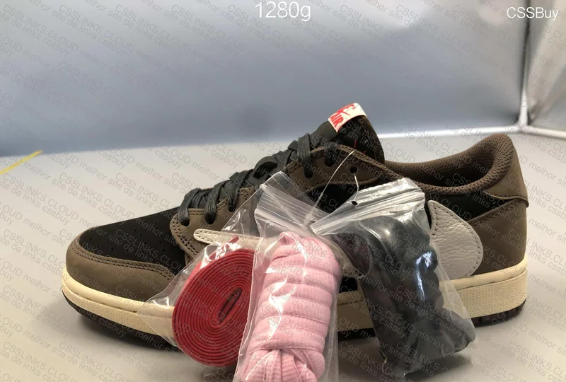 AJ1 TRAVIS DARK MOCHA 3