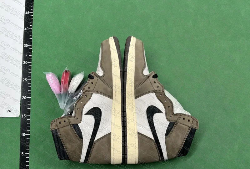 AJ1 TRAVIS HIGH DARK MOCHA 3
