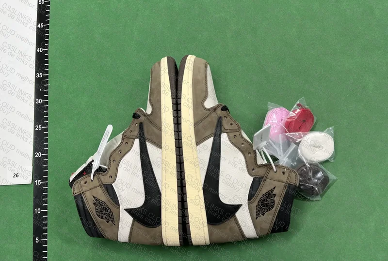 AJ1 TRAVIS HIGH DARK MOCHA 4
