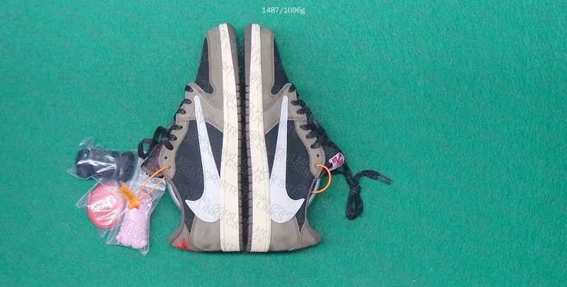 AJ1 Travis Retro Mocha 3