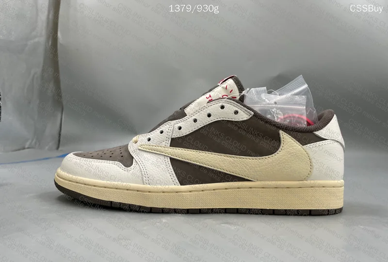 AJ1 Travis Reverse Mocha FQ 11