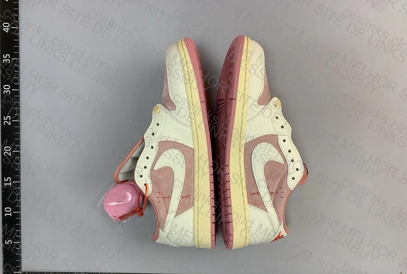 AJ1 Travis Scott