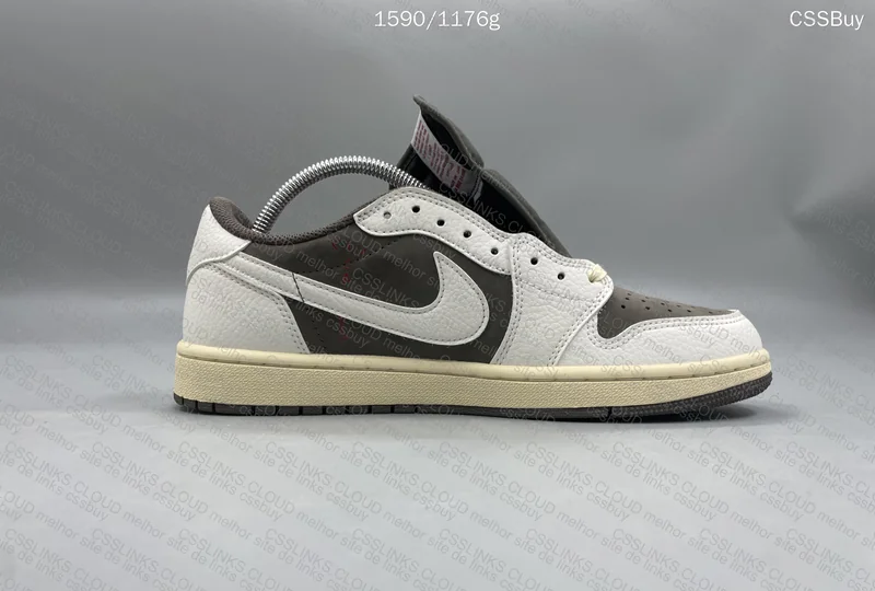 AJ1 Travis Scott [150Y] 3