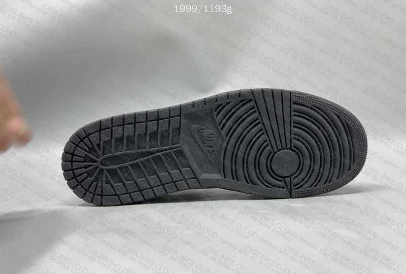 AJ1 Travis Scott Black Phantom (ZOK) 8