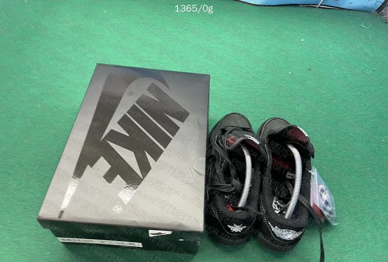Aj1 travis Scott black phanton