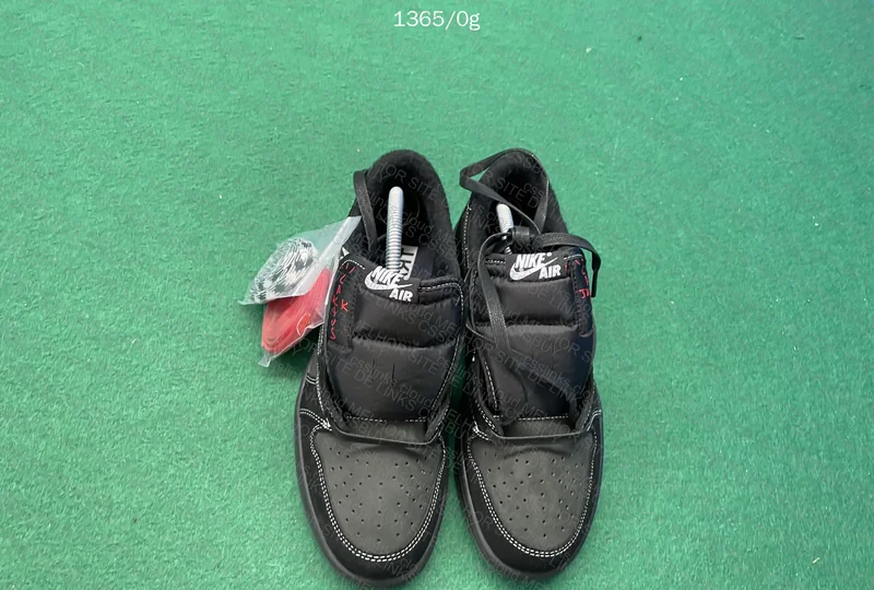 Aj1 travis Scott black phanton 2