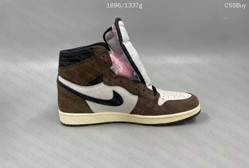 AJ1 TRAVIS SCOTT DARK MOCHA 2