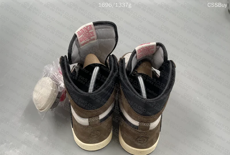 AJ1 TRAVIS SCOTT DARK MOCHA 3