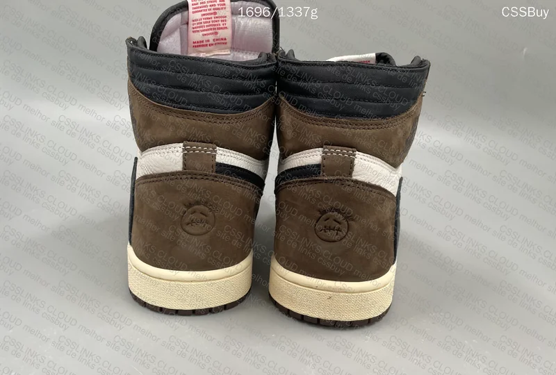 AJ1 TRAVIS SCOTT DARK MOCHA 5