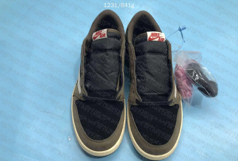 AJ1 Travis Scott Dark Mocha 2