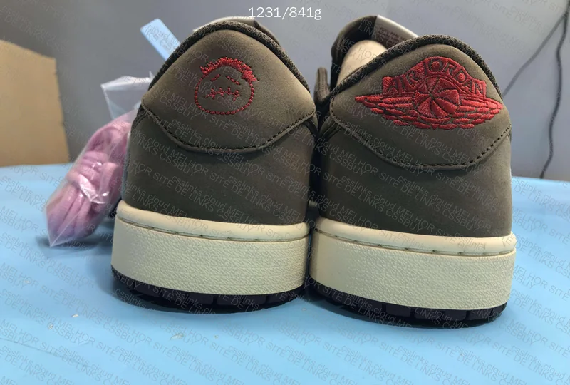 AJ1 Travis Scott Dark Mocha 3
