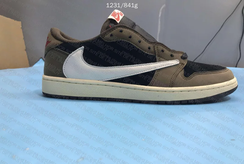 AJ1 Travis Scott Dark Mocha 4