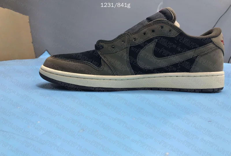 AJ1 Travis Scott Dark Mocha 5