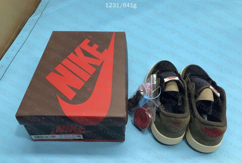 AJ1 Travis Scott Dark Mocha 8