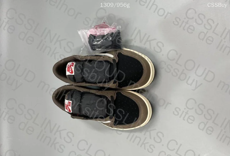 AJ1 Travis Scott Low Dark Mocha 2