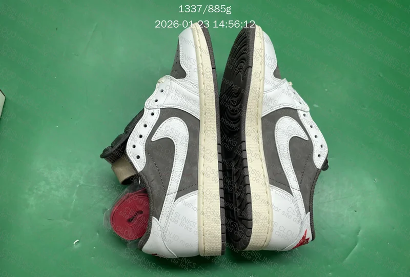 AJ1 Travis Scott Mocha Reverse 2