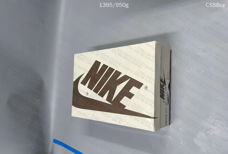 AJ1 TRAVIS SCOTT - REVERSE MOCHA 8