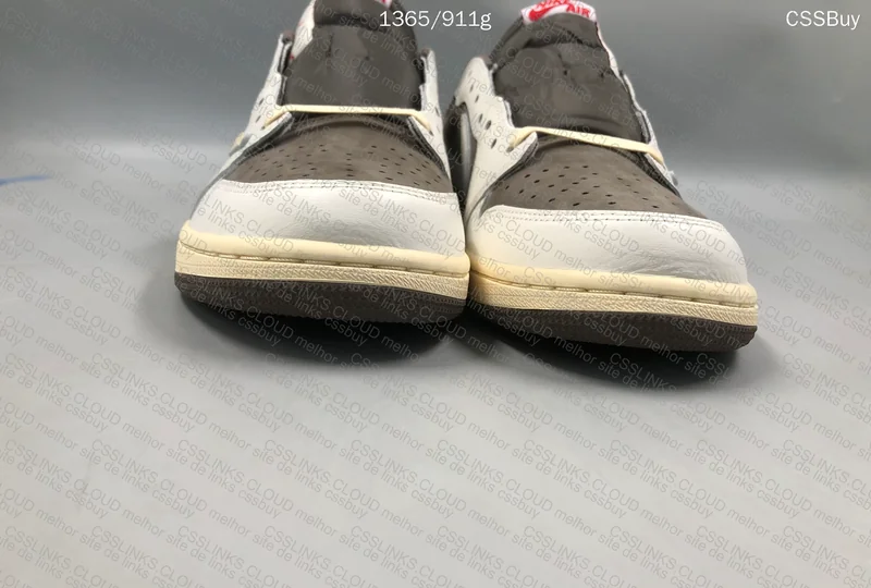 AJ1 Travis Scott reverse mocha 2