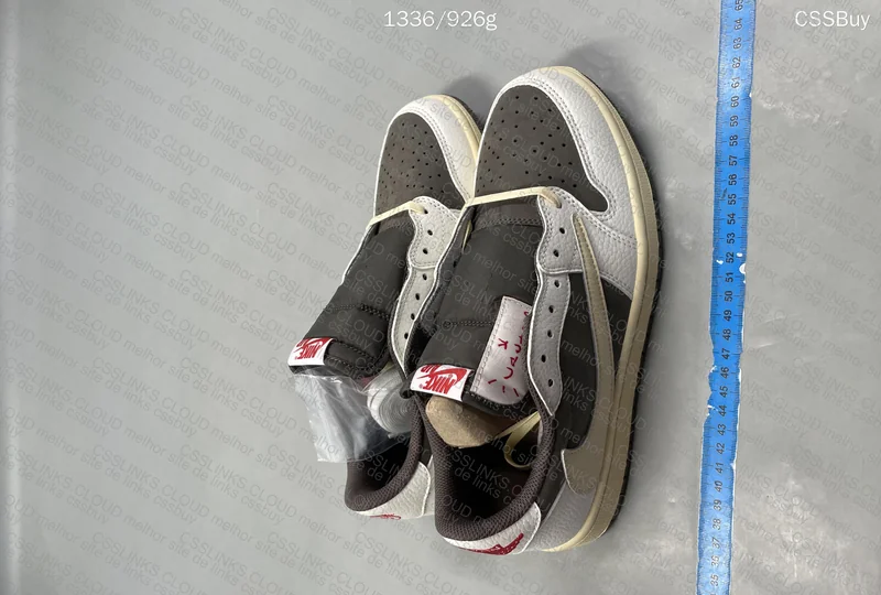 AJ1 Travis Scott reverse mocha