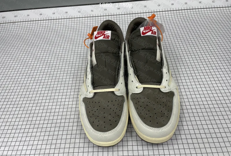 AJ1 TRAVIS SCOTT REVERSE MOCHA