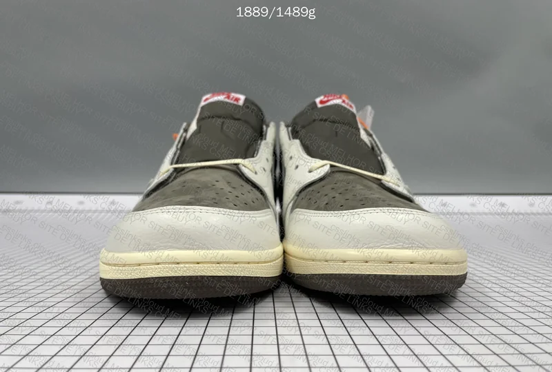 AJ1 TRAVIS SCOTT REVERSE MOCHA 2