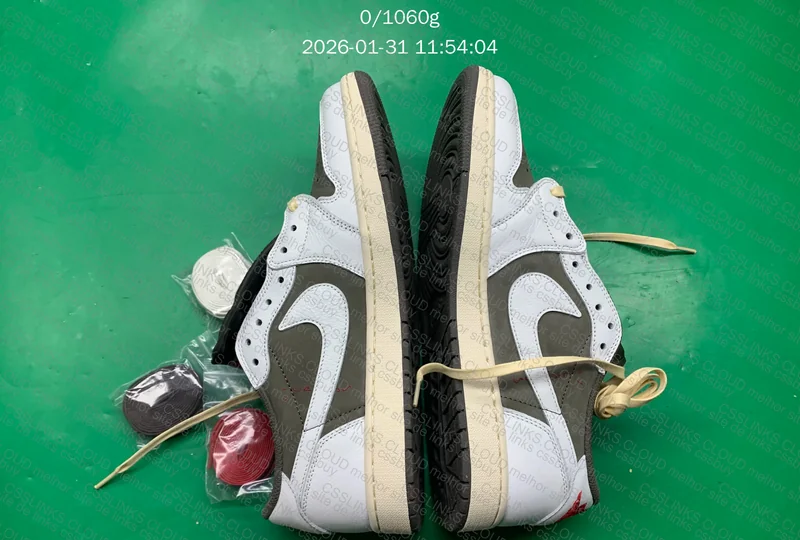 AJ1 Travis Scott Reverse Mocha 2