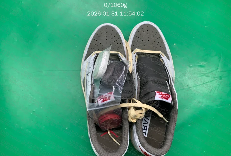 AJ1 Travis Scott Reverse Mocha 3