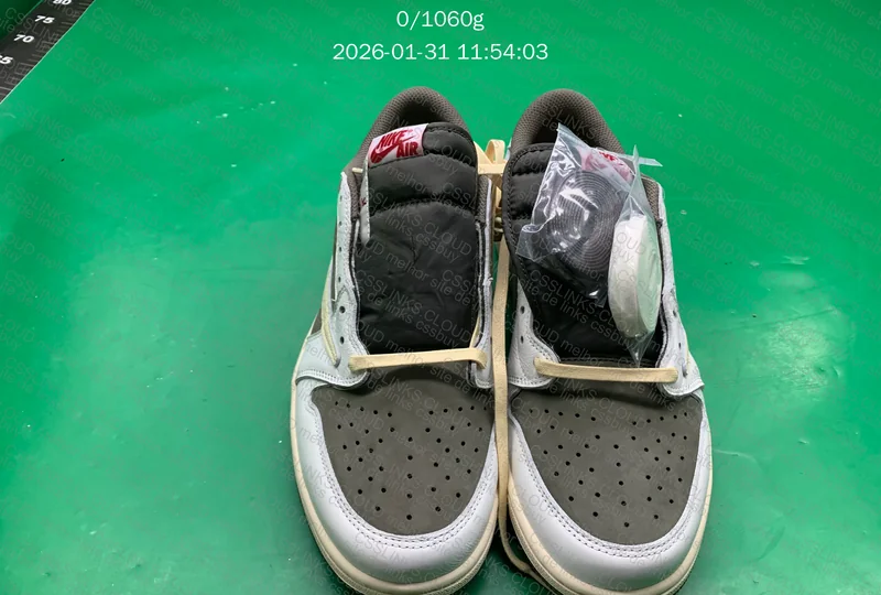 AJ1 Travis Scott Reverse Mocha 4