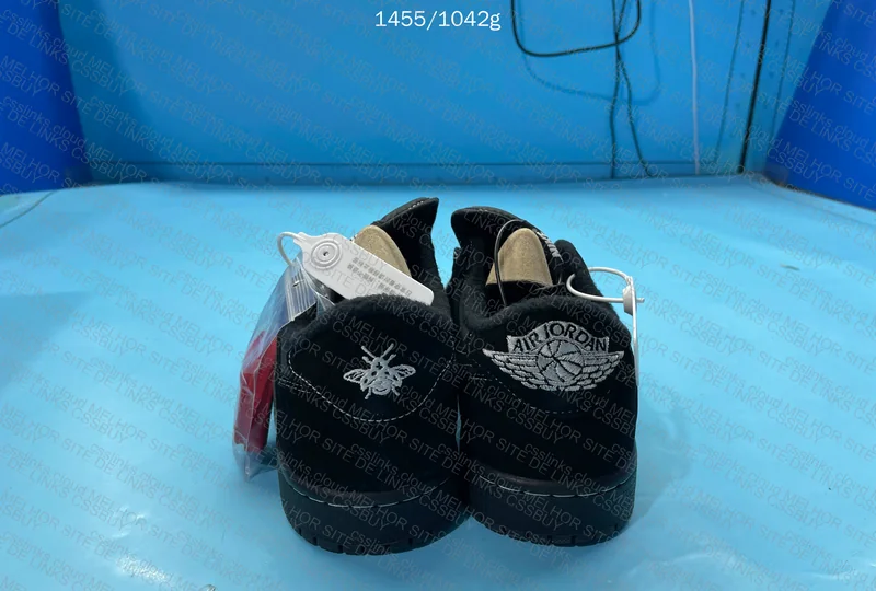 AJ1 TS BlACK 2