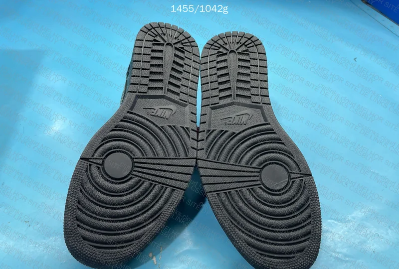 AJ1 TS BlACK 6