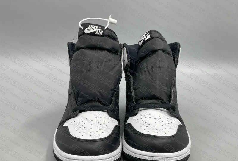 AJ1 WHITE BLACK