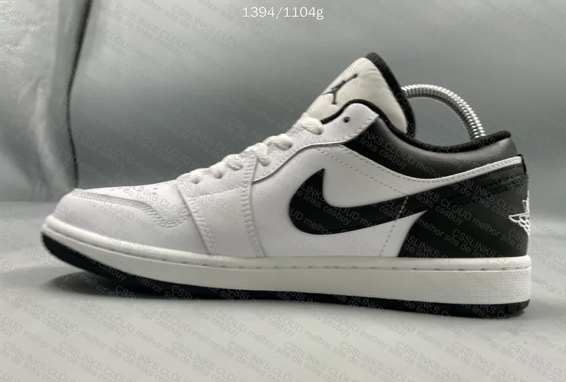 AJ1 WHITW BLACK 10